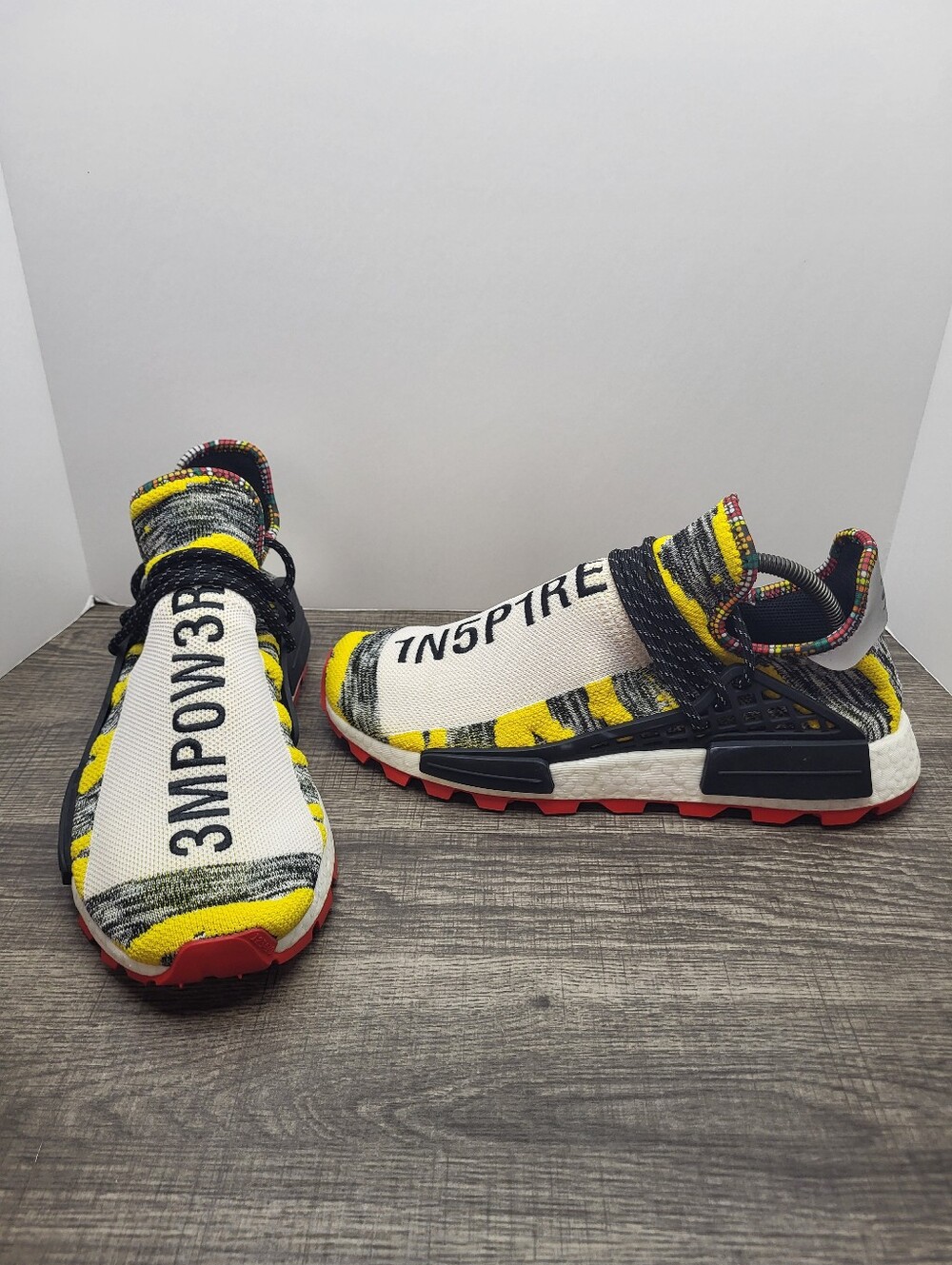 Adidas NMD Hu Pharrell Williams Solar Pack Afro Red BB9527 Mens Size 10.5 Trail